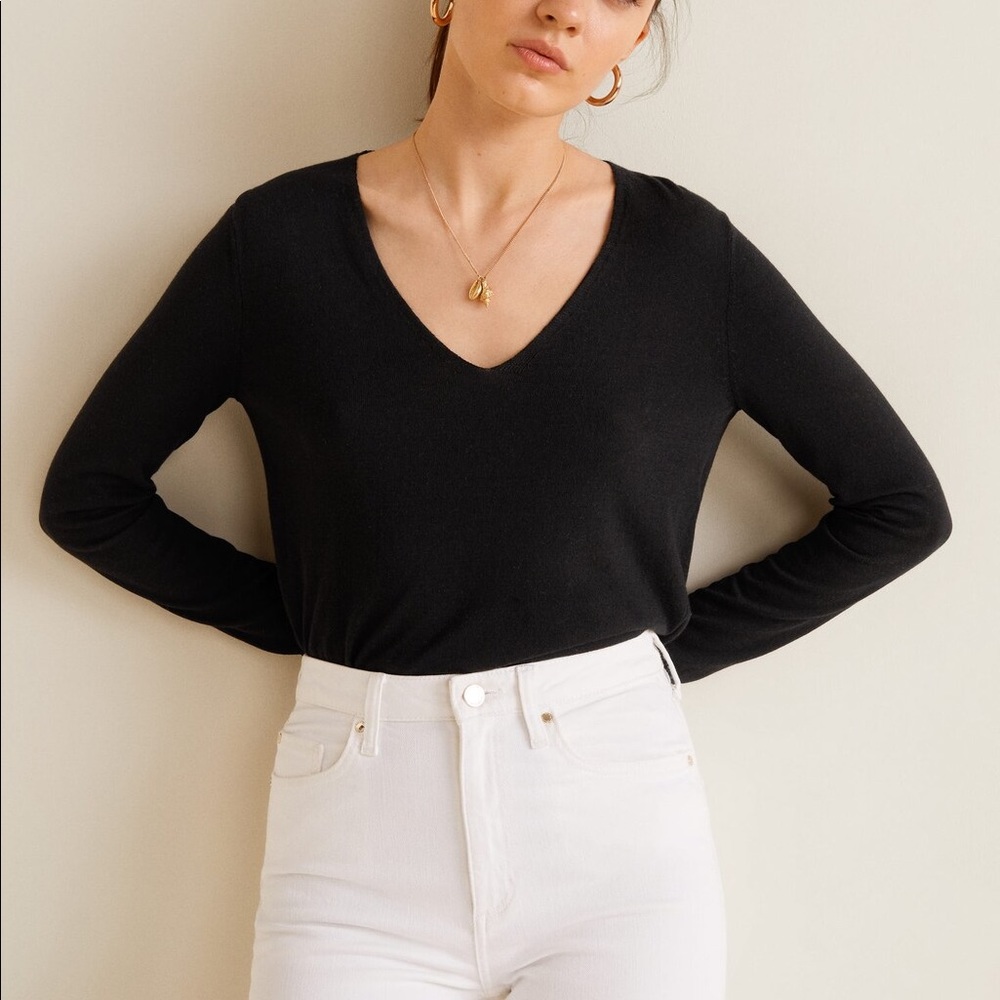 Black v neck sweater. Cashmere blend.